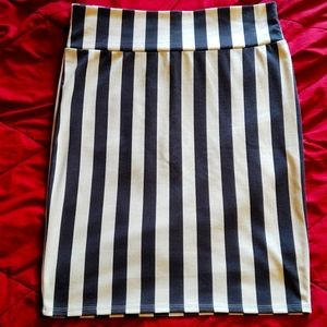 2x Lularoe Cassie black striped